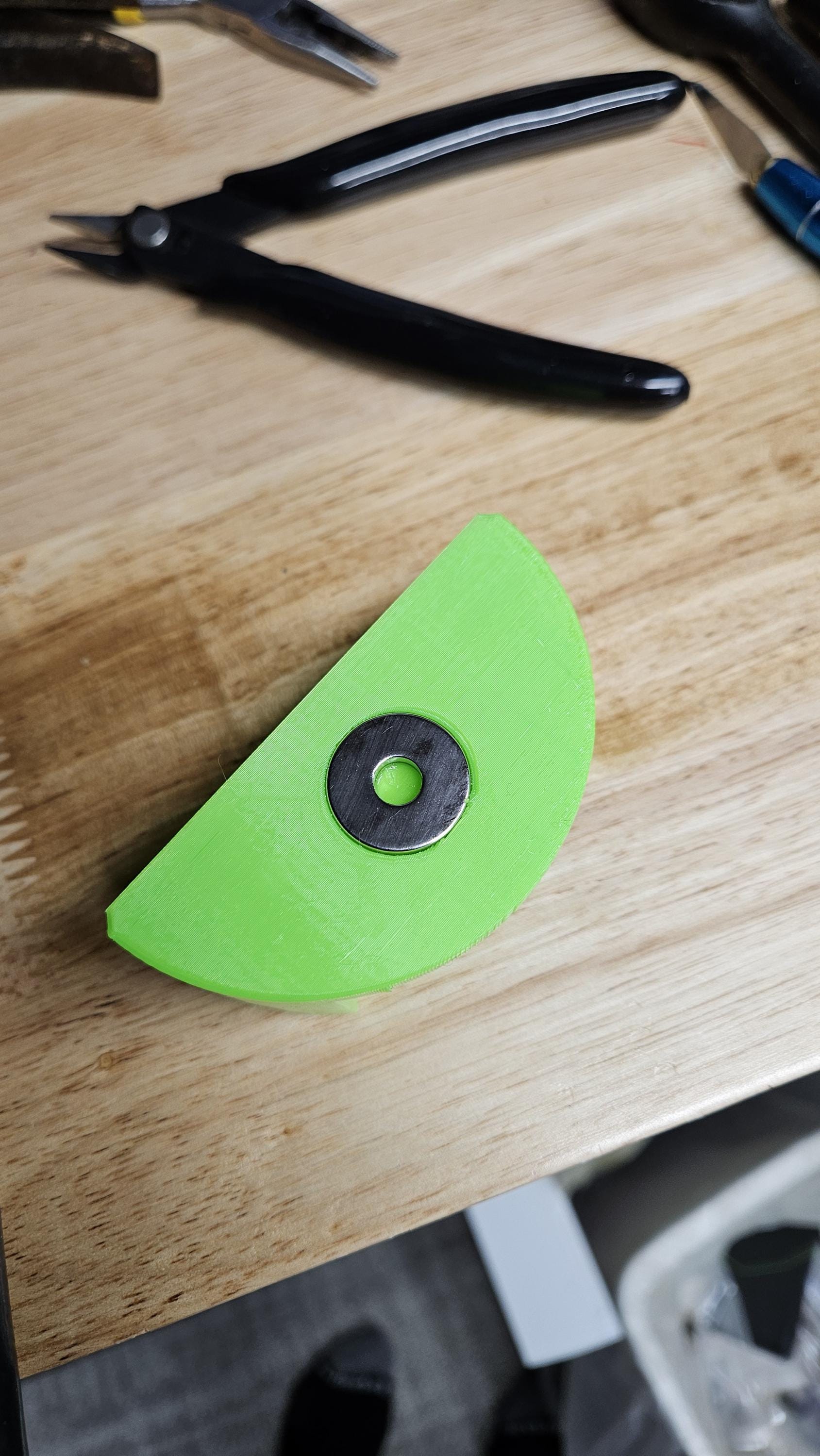 Magnetic Dip Can Holder for Zyn, Copenhagen & Smokeless Tobacco