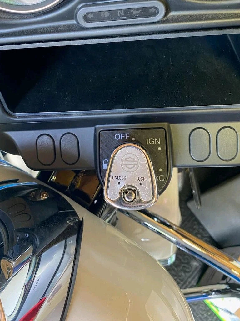 Harley Electra/Street Glide Ignition Switch Accent – Carbon (1996–2013)
