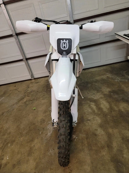 Husqvarna TE/FE Headlight Cover & Tool Holder (2024–2027)