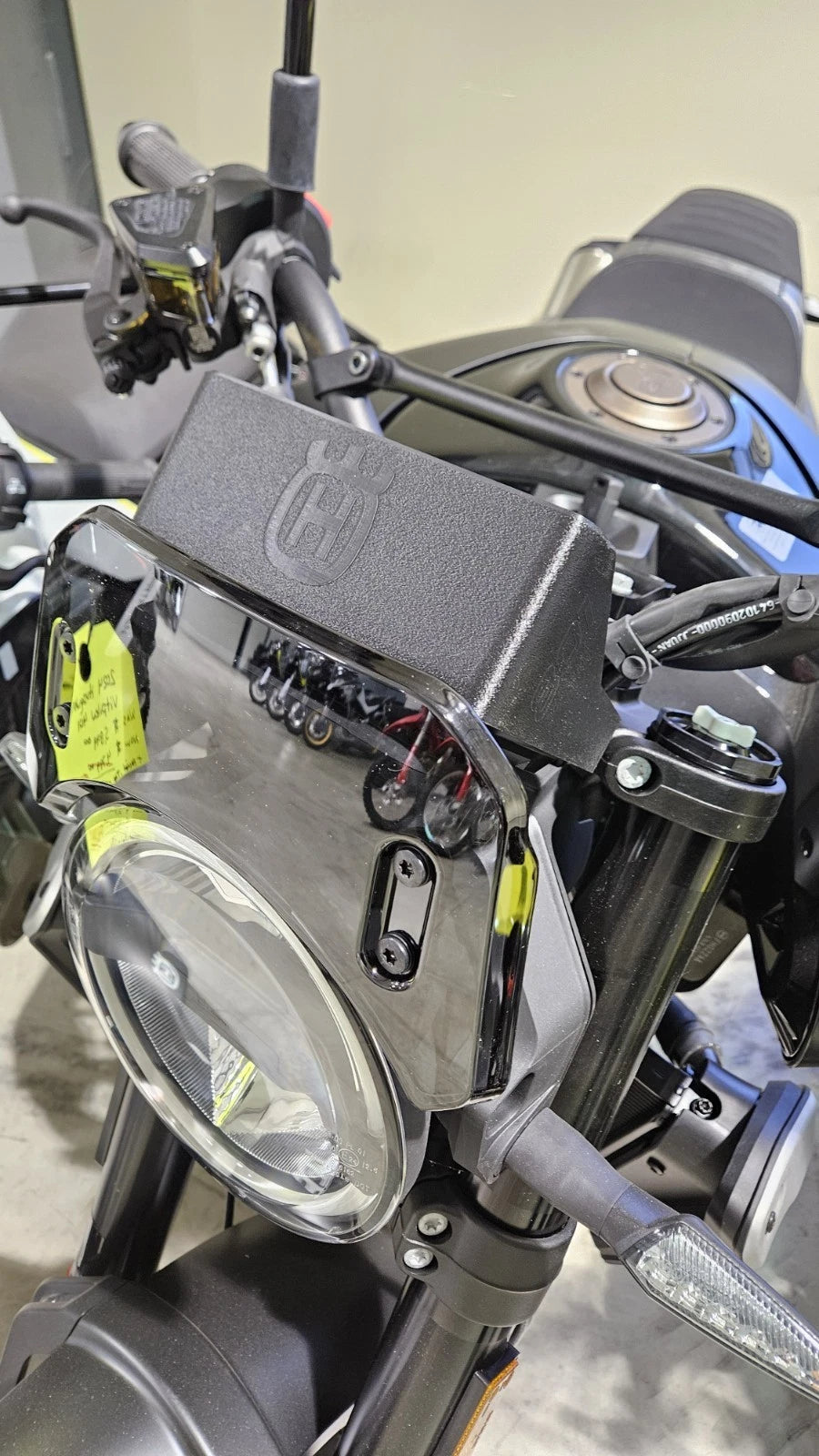 Husqvarna Svartpilen/Vitpilen 801 TFT Sun Shade (2025–2026)