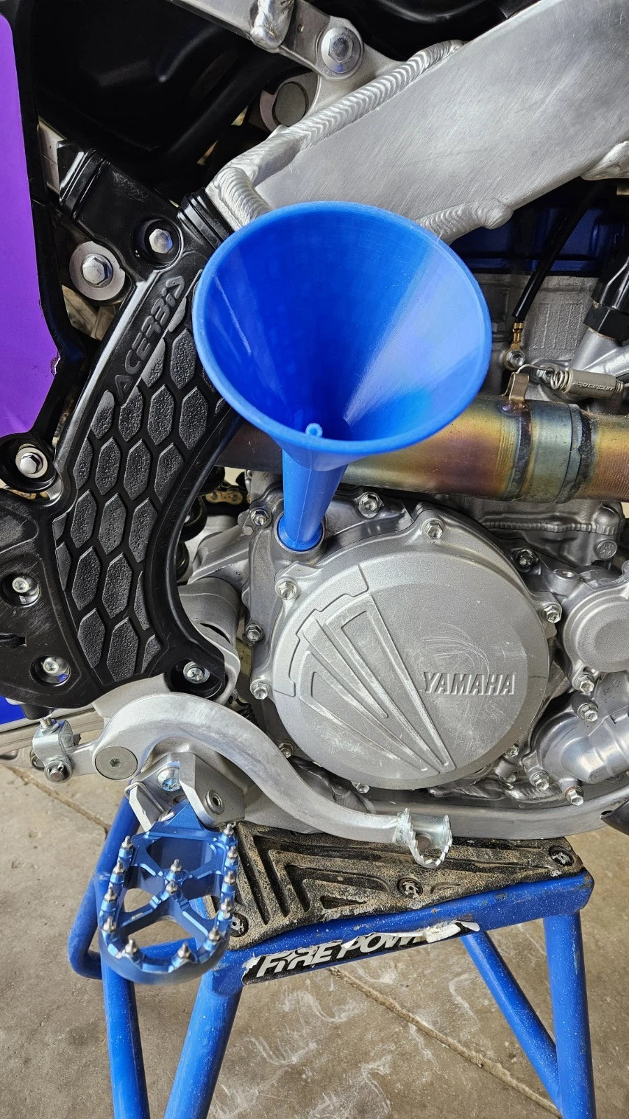 Yamaha YZ250F/YZ450F/YZ65 Threaded Oil Funnel