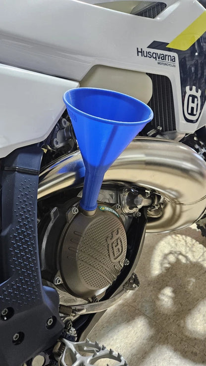 KTM, Husqvarna & GasGas M24×3 Threaded Oil Funnel – 125–500cc