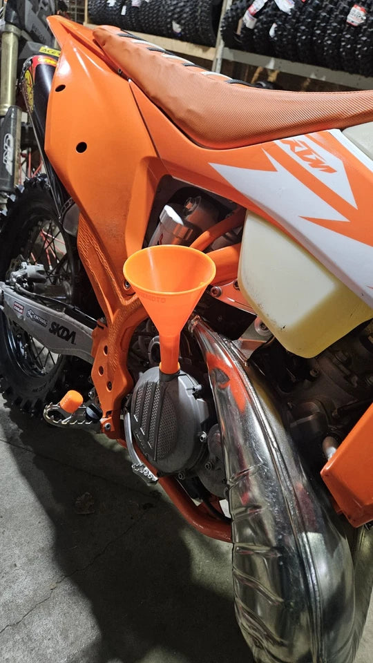KTM, Husqvarna & GasGas M24×3 Threaded Oil Funnel – 125–500cc