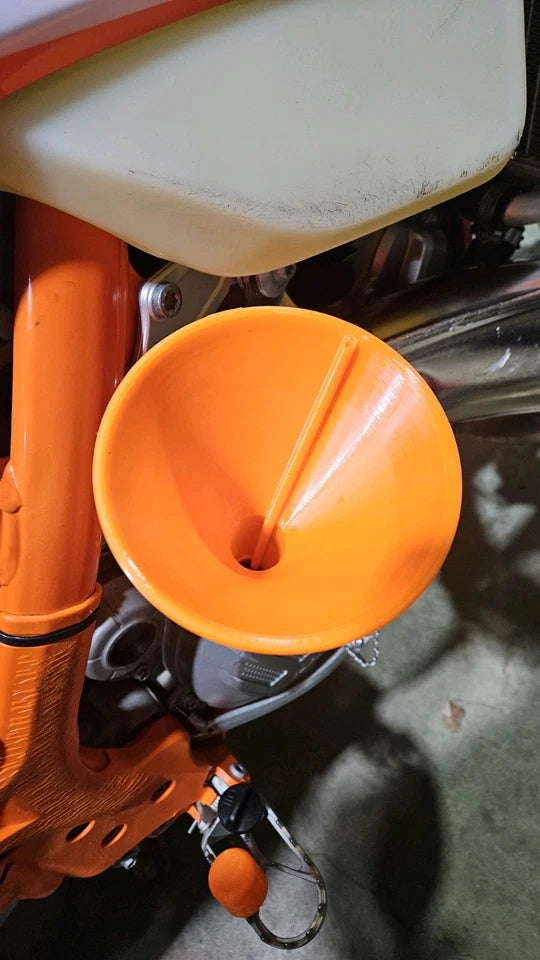 KTM, Husqvarna & GasGas M24×3 Threaded Oil Funnel – 125–500cc